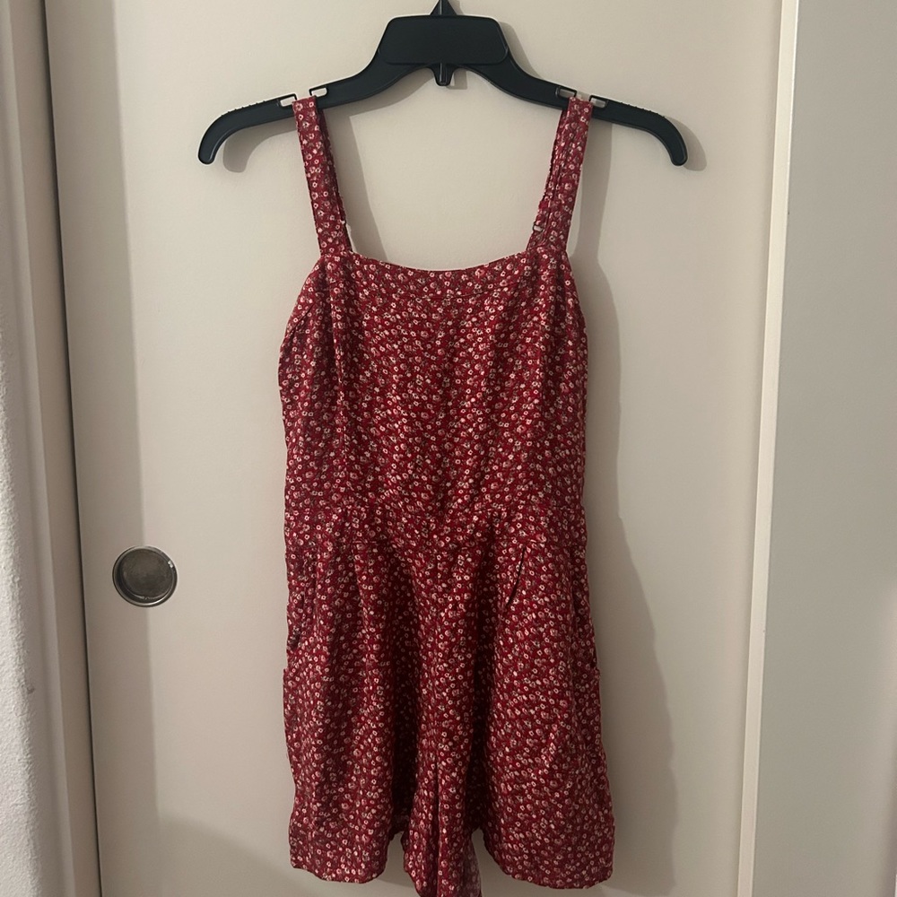 Hollister Floral Romper with Pockets!